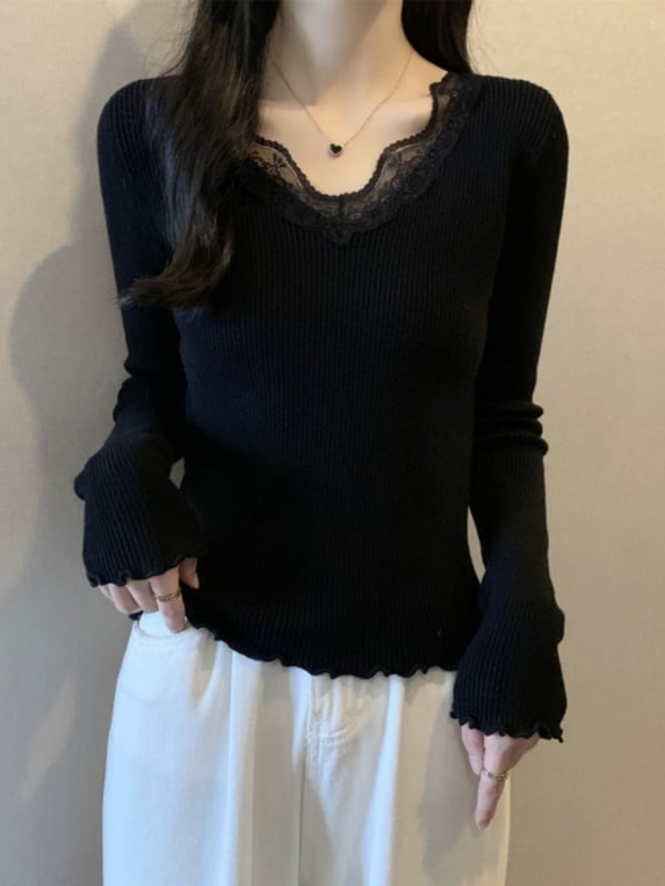 Tricou cu mâneci lungi, croială oversize, decolteu în V, viscoză 90–95% cu dantelă și broderie