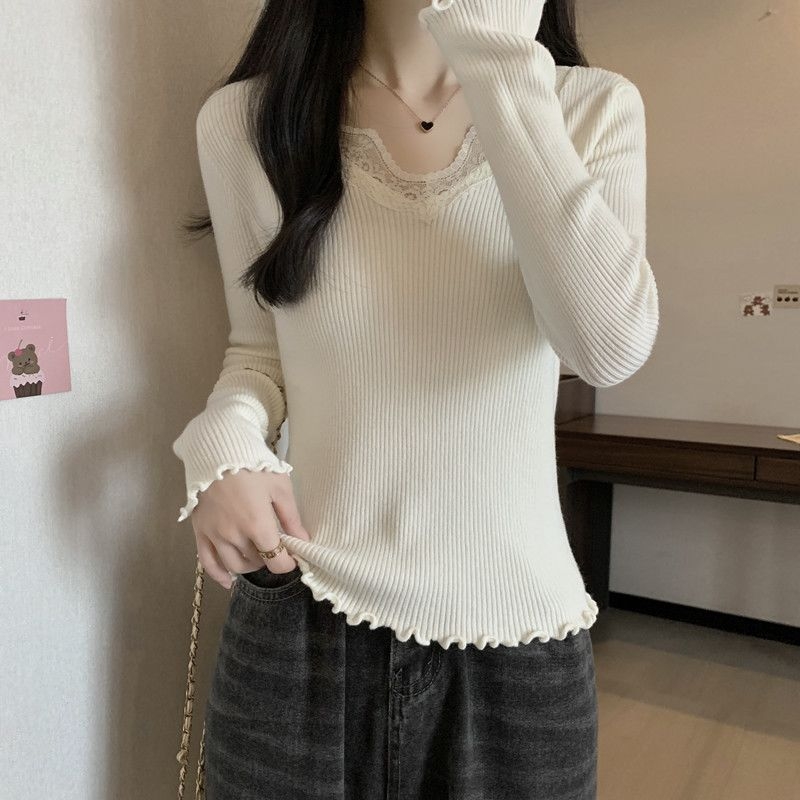 Tricou cu mâneci lungi, croială oversize, decolteu în V, viscoză 90–95% cu dantelă și broderie