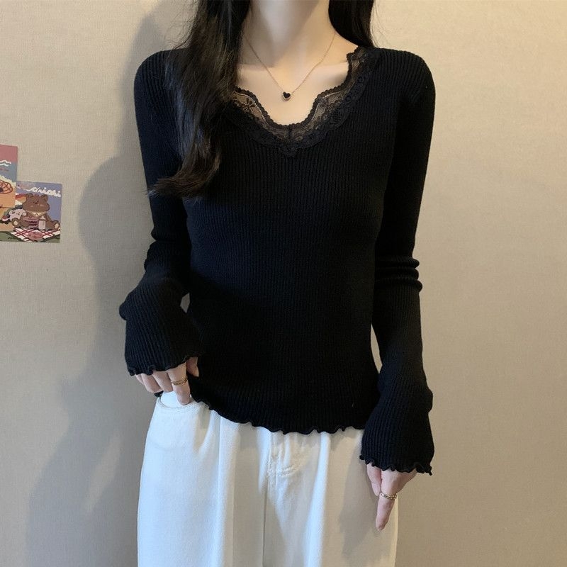 Tricou cu mâneci lungi, croială oversize, decolteu în V, viscoză 90–95% cu dantelă și broderie