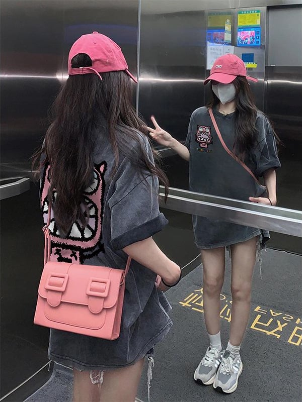 Pamut póló anime mintával, laza fazon, kerek nyakú, rövid ujjú, középhosszú