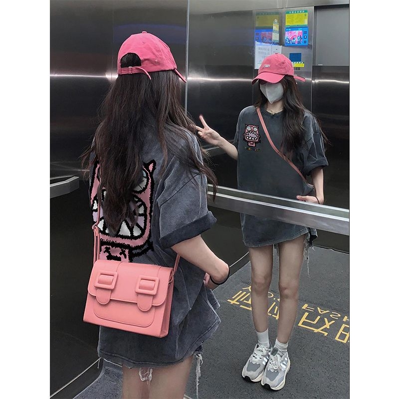 Pamut póló anime mintával, laza fazon, kerek nyakú, rövid ujjú, középhosszú