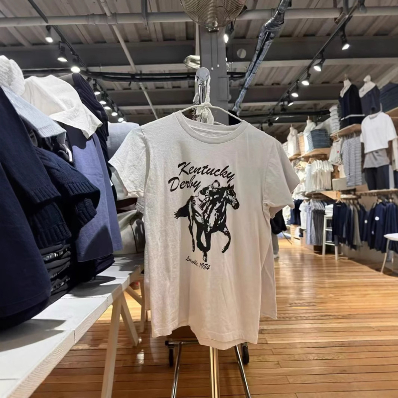 Pamut rövid ujjú póló kerek nyakú, 70–80% pamut, nyár 2025