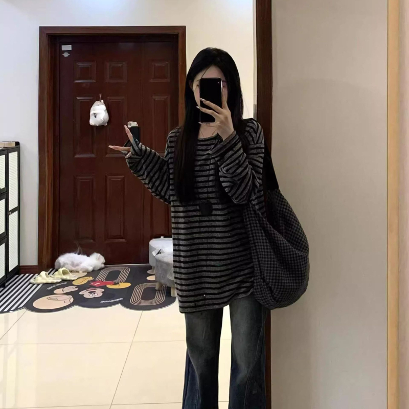 Kapucnis csíkos hosszú ujjú póló – laza szabás, poliészter 90–95% + 30% alatt Spandex, kerek nyak