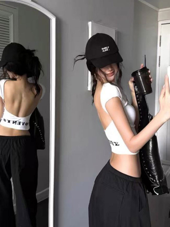 Női póló szöveges nyomással, pamut-elasztán keverék, kerek nyakú, rövid ujjú, szűk fazon