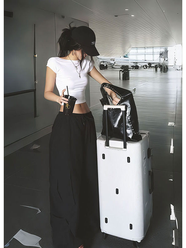 Női póló szöveges nyomással, pamut-elasztán keverék, kerek nyakú, rövid ujjú, szűk fazon