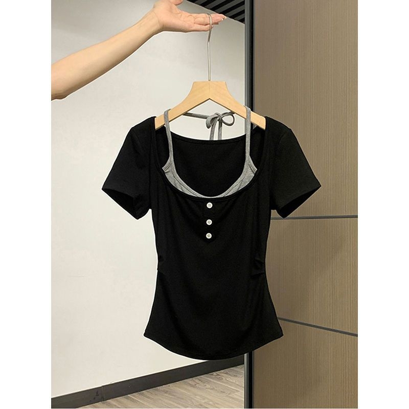 Póló hamis kétdarabos dizájnnal, halterneck nyakkal, rövid ujjú, karcsúsított szabás, egyszínű poliészter anyag