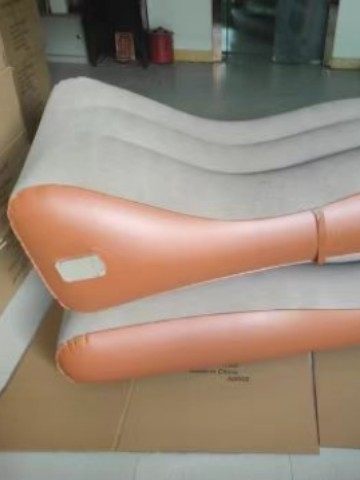 Naduvani kauč- ležaljka s pliš površinom, jednim klikom automatsko napuhavanje, za unutarnju i vanjsku upotrebu, PVC, dimenzije 180×75×48 cm