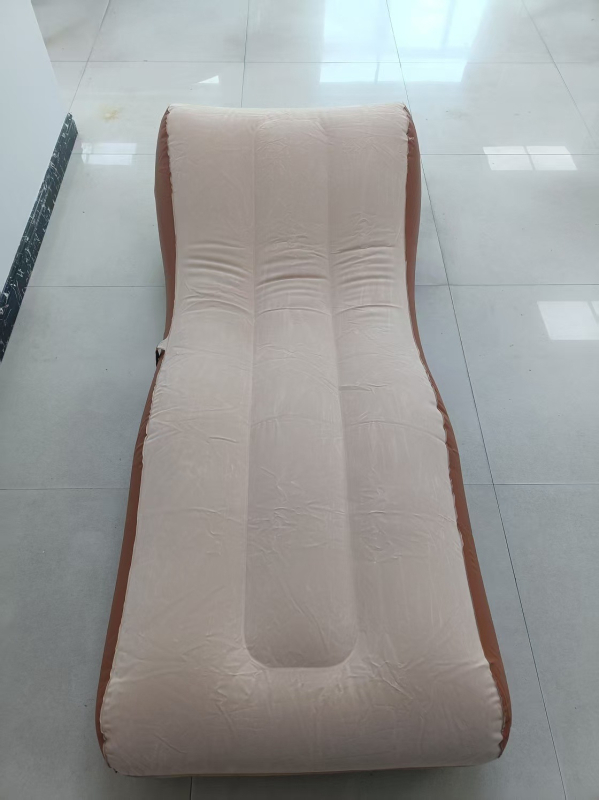 Naduvani kauč- ležaljka s pliš površinom, jednim klikom automatsko napuhavanje, za unutarnju i vanjsku upotrebu, PVC, dimenzije 180×75×48 cm