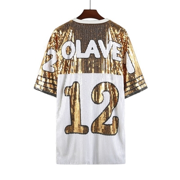 Női kereknyakú rövid ujjú T-shirt betűs mintával; anyaga poliészter 90–95%; street hipster stílus; nyomtatási/festési folyamat.