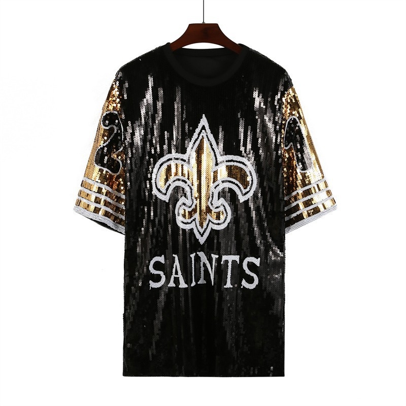 Női kereknyakú rövid ujjú T-shirt betűs mintával; anyaga poliészter 90–95%; street hipster stílus; nyomtatási/festési folyamat.