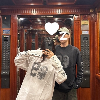 Majica s okruglim izrezom, dugim rukavima, print broja, ležernog kroja, viskozni materijal, jesen 2025