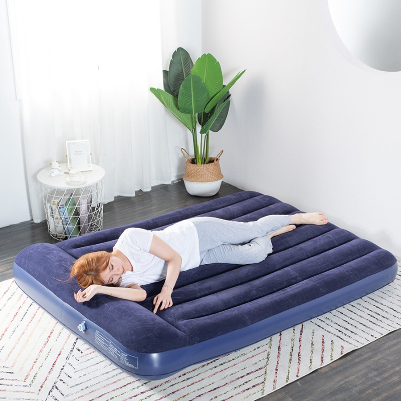 Надуваемо легло с повърхност от флокинг, сгъваемо, тегло 3 кг, максимално натоварване 600