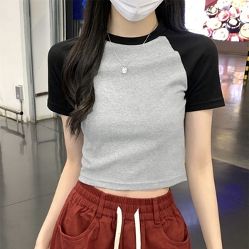 Футболка с цветни блокове, къс ръкав, слим фит, кръгло деколте, памук-еластан