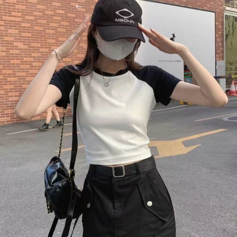 Футболка с цветни блокове, къс ръкав, слим фит, кръгло деколте, памук-еластан