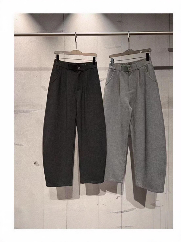 Pantaloni jogger pentru bărbați, croială lejeră, talie înaltă, închidere cu șnur, amestec din bumbac cu elastan, buzunare multiple