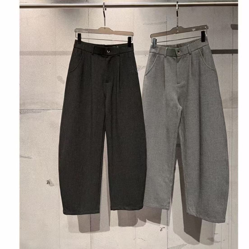 Pantaloni jogger pentru bărbați, croială lejeră, talie înaltă, închidere cu șnur, amestec din bumbac cu elastan, buzunare multiple