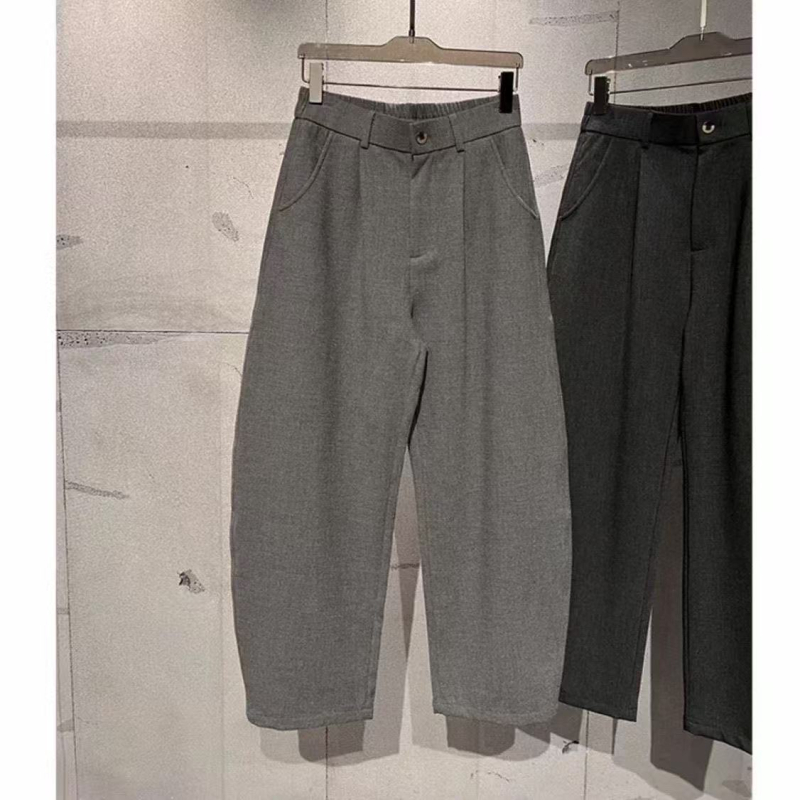 Pantaloni jogger pentru bărbați, croială lejeră, talie înaltă, închidere cu șnur, amestec din bumbac cu elastan, buzunare multiple