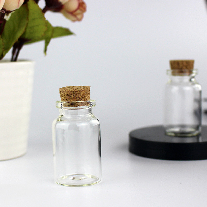 Prozirna staklena bočica za uspomenu novorođenčeta: pupčana vrpca, mliječni zubi i plodna dlaka