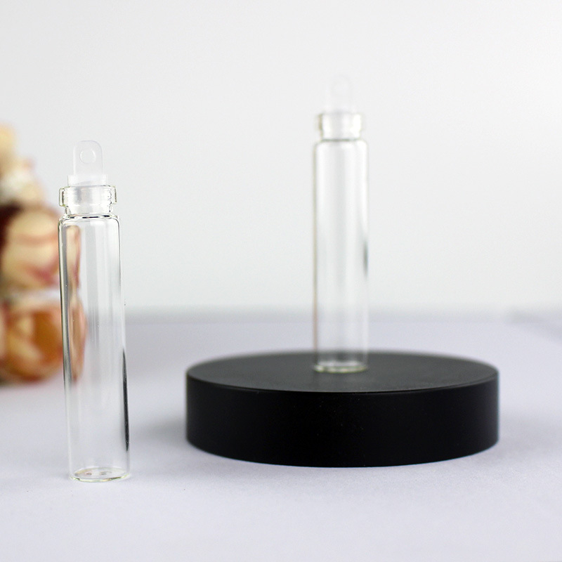 Prozirna staklena bočica za uspomenu novorođenčeta: pupčana vrpca, mliječni zubi i plodna dlaka