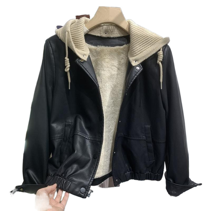 Ženska kožna jakna s kapuljom, podstavljena ovčjom vunom, kratka duljina, gradski stil, s tri gumba