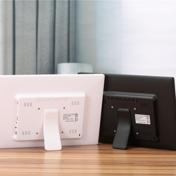 Digitális fotókeret – felbontás 1280x800, 16:9 arány, SD/USB/TF kártya támogatás, BMP/JPEG/PNG/JPG/GIF képfájlok, zene és videólejátszás