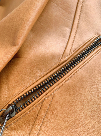 Ženska kožna jakna od ovčje kože, sa stojećim ovratnikom, dugim rukavima, elegantan gradski stil, standardne dužine 50–65 cm