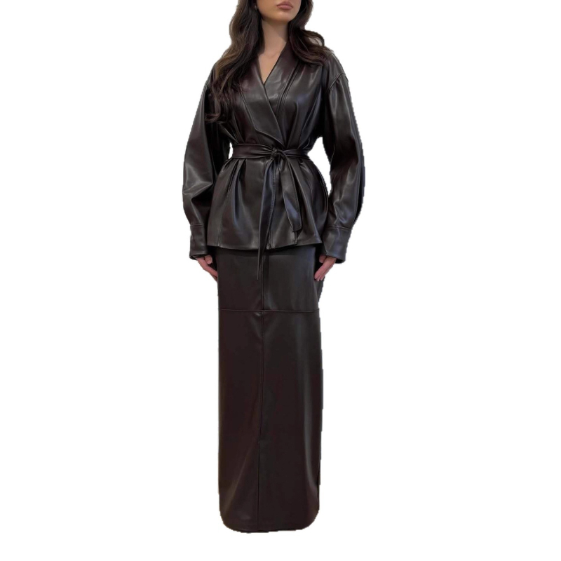 Ženski kožni set: jakna s V-izrezom i vezanim detaljima te duga bodycon haljina, retro stil