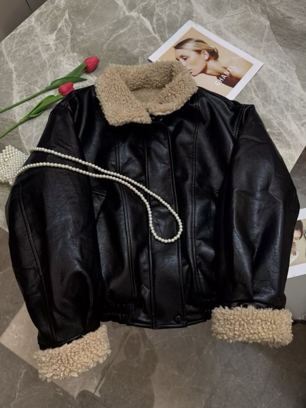 Ženska PU kožna motociklistička jakna, kratka labava silueta, dugi rukavi, rever ovratnik, duljina 40–50 cm, zimski stil