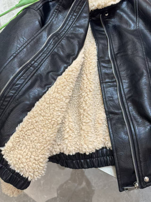 Ženska PU kožna motociklistička jakna, kratka labava silueta, dugi rukavi, rever ovratnik, duljina 40–50 cm, zimski stil