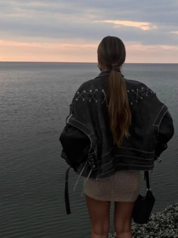 Изкуствено кожено яке, поло яка, цип за закопчаване, свободна кройка, уличен стил