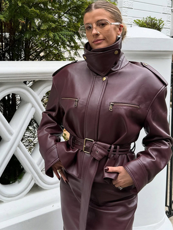 Kožna jakna od umjetne kože sa stojećim ovratnikom, zatvarač, uski kroj, gradski stil