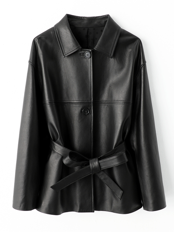 Kožni trench kaput od prve slojevite ovčje kože, koža obrađena prirodnim procesom, dugi rukavi, ovratnik s klopom, pravilan kroj, tri gumba, elegantan stil