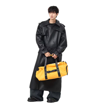 Palton de bărbați din piele PU, croială lejeră, lung în stil trench, cu curea, culoare uni.