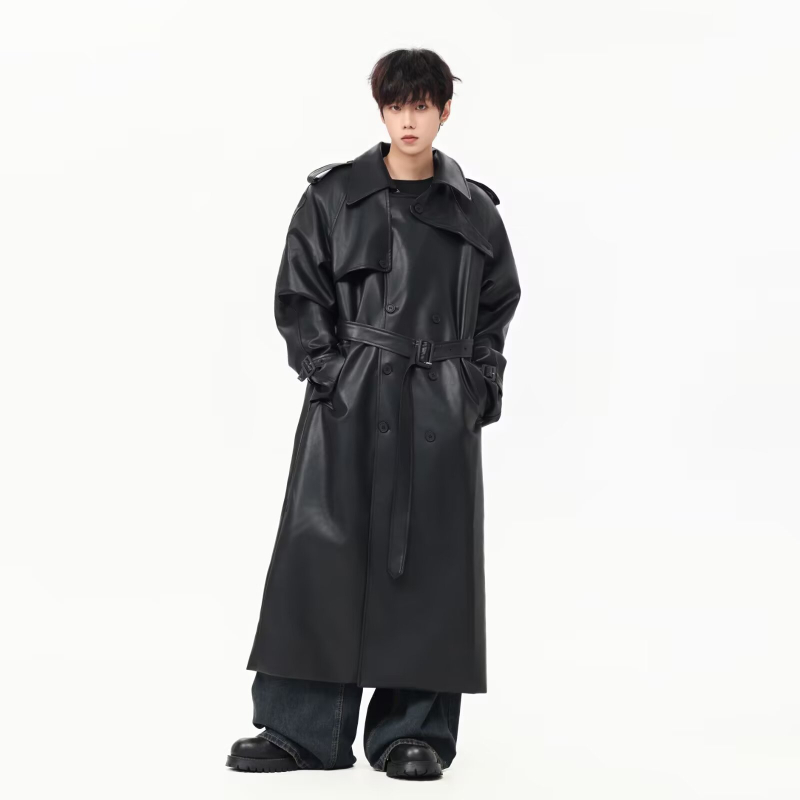 Palton de bărbați din piele PU, croială lejeră, lung în stil trench, cu curea, culoare uni.