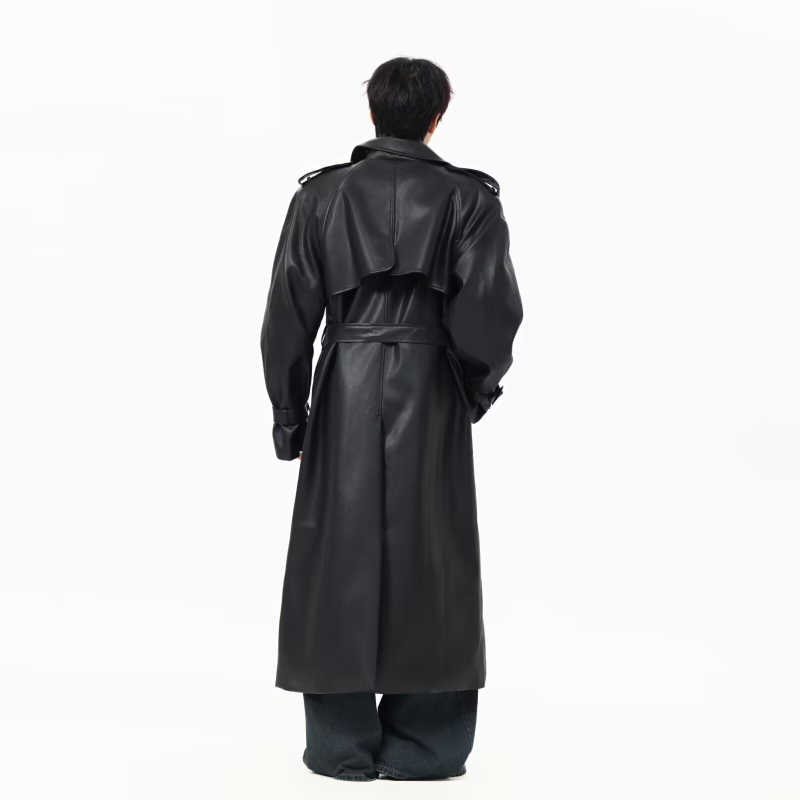 Palton de bărbați din piele PU, croială lejeră, lung în stil trench, cu curea, culoare uni.