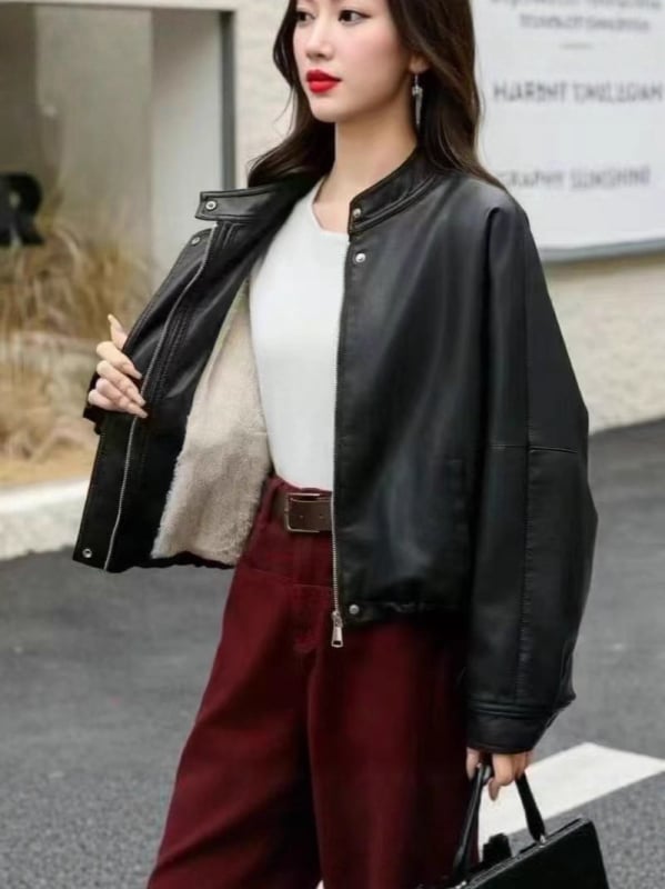 Ženska jakna od umjetne kože, japansko-korejski casual stil, stojeći ovratnik, dugi rukavi, zatvaranje zipom, standardna duljina, zimska 2025