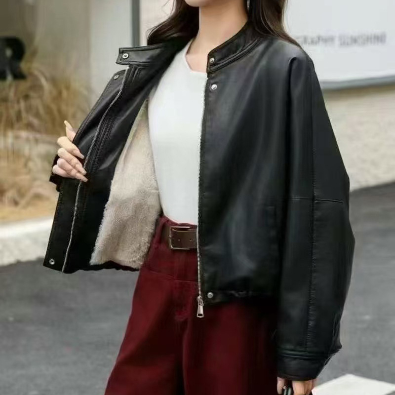 Ženska jakna od umjetne kože, japansko-korejski casual stil, stojeći ovratnik, dugi rukavi, zatvaranje zipom, standardna duljina, zimska 2025