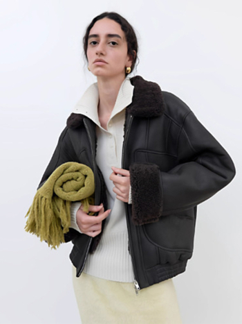 Ethos női műbőr kabát, műbőr prém gallérral, cipzáras zárás, középmagassú hosszúság, lazán szabott