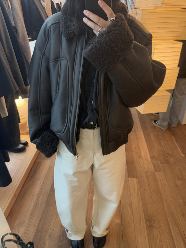 Ethos női műbőr kabát, műbőr prém gallérral, cipzáras zárás, középmagassú hosszúság, lazán szabott