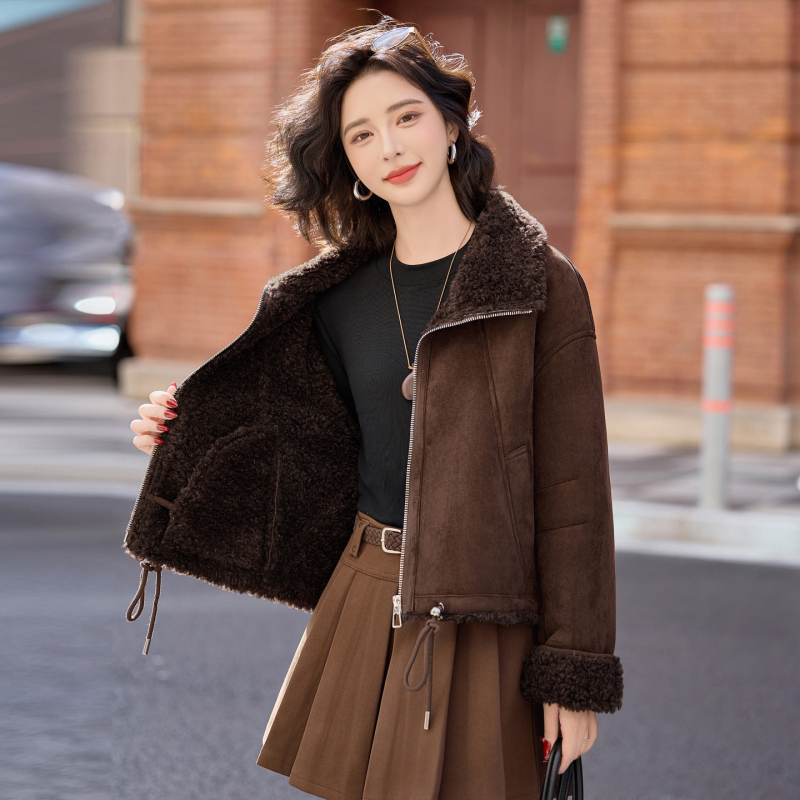 Jachetă de piele pentru femei cu insertie de blană sintetică și velur, fermoar frontal, croială în A, Iarnă 2025