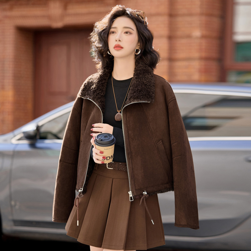 Jachetă de piele pentru femei cu insertie de blană sintetică și velur, fermoar frontal, croială în A, Iarnă 2025