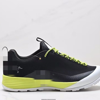 Túracipő velúr felsőrésszel, gumírozott talppal, csúszásmentes, elöl kötős zár