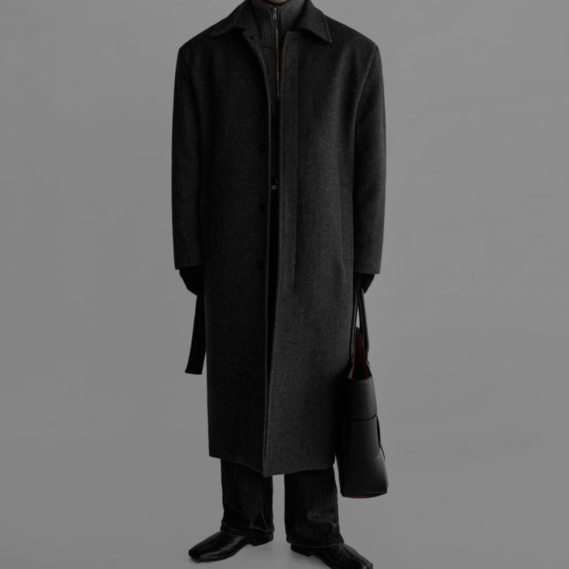 Palton lung bărbați, croială lejeră, închidere cu nasturi, guler rever, țesătură poliester 100%