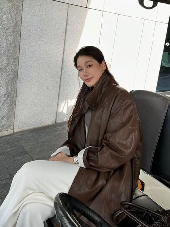 Poluduga jakna od umjetne kože s prešivanjem, stojeći ovratnik, jednostruko kopčanje, opuštena silueta, casual japansko-korejski stil