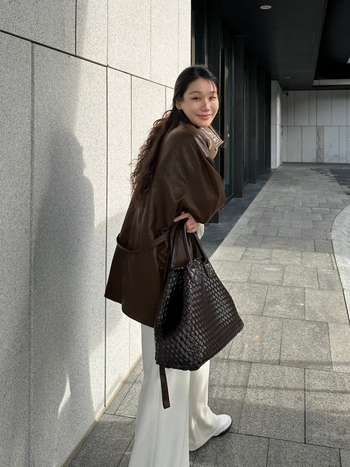 Poluduga jakna od umjetne kože s prešivanjem, stojeći ovratnik, jednostruko kopčanje, opuštena silueta, casual japansko-korejski stil