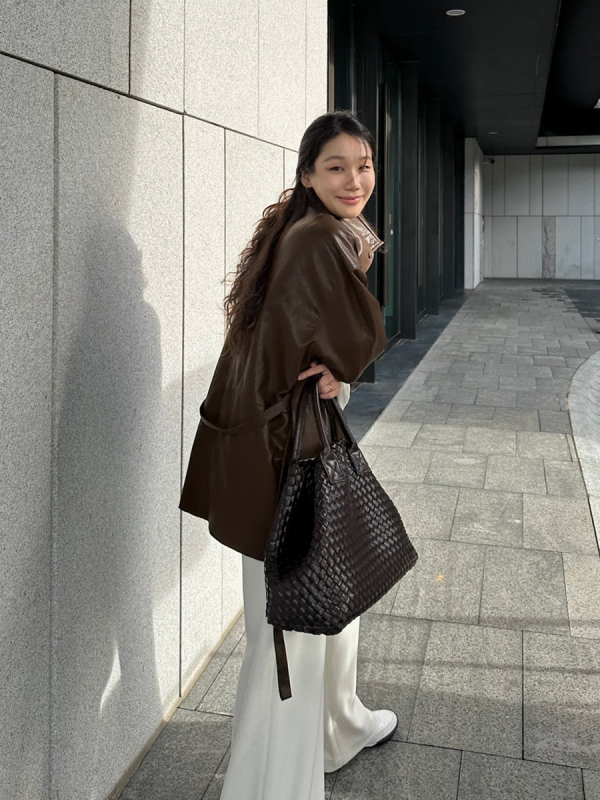 Poluduga jakna od umjetne kože s prešivanjem, stojeći ovratnik, jednostruko kopčanje, opuštena silueta, casual japansko-korejski stil