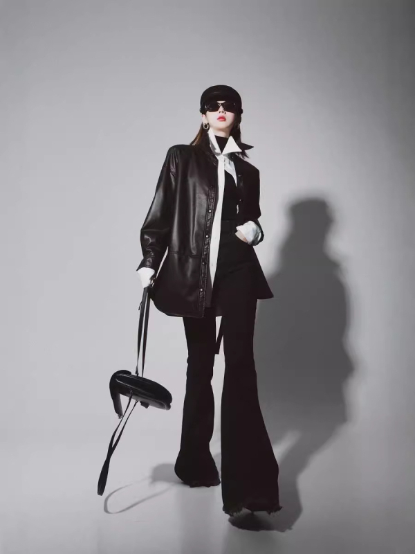 Jachetă din piele de miel pentru femei, decolteu în V, mâneci lungi, stil urban (Primăvara 2024)