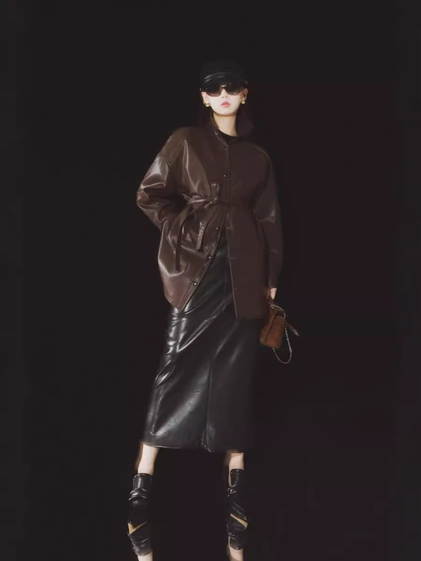 Jachetă din piele de miel pentru femei, decolteu în V, mâneci lungi, stil urban (Primăvara 2024)