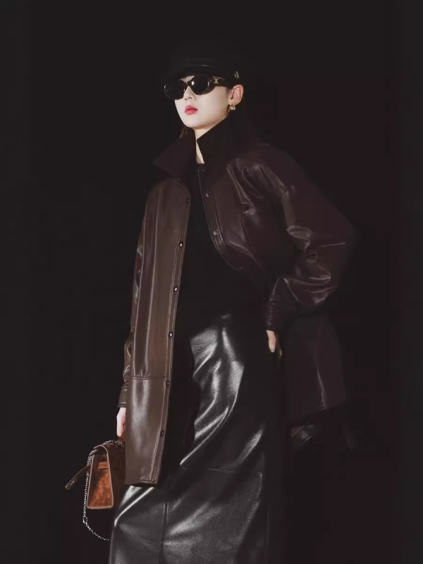 Jachetă din piele de miel pentru femei, decolteu în V, mâneci lungi, stil urban (Primăvara 2024)