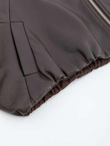 PU kožna jakna, batwing kroj, polo ovratnik, zatvaranje zipom, regularna duljina 50–65 cm